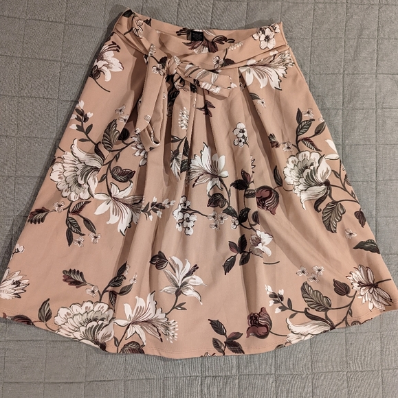 Women's Skirt - Picture 3 of 5